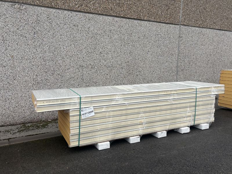 Sandwichpanelen 100 mm 6 x 3200 + 2 x 4000 mm (NCS112890R)